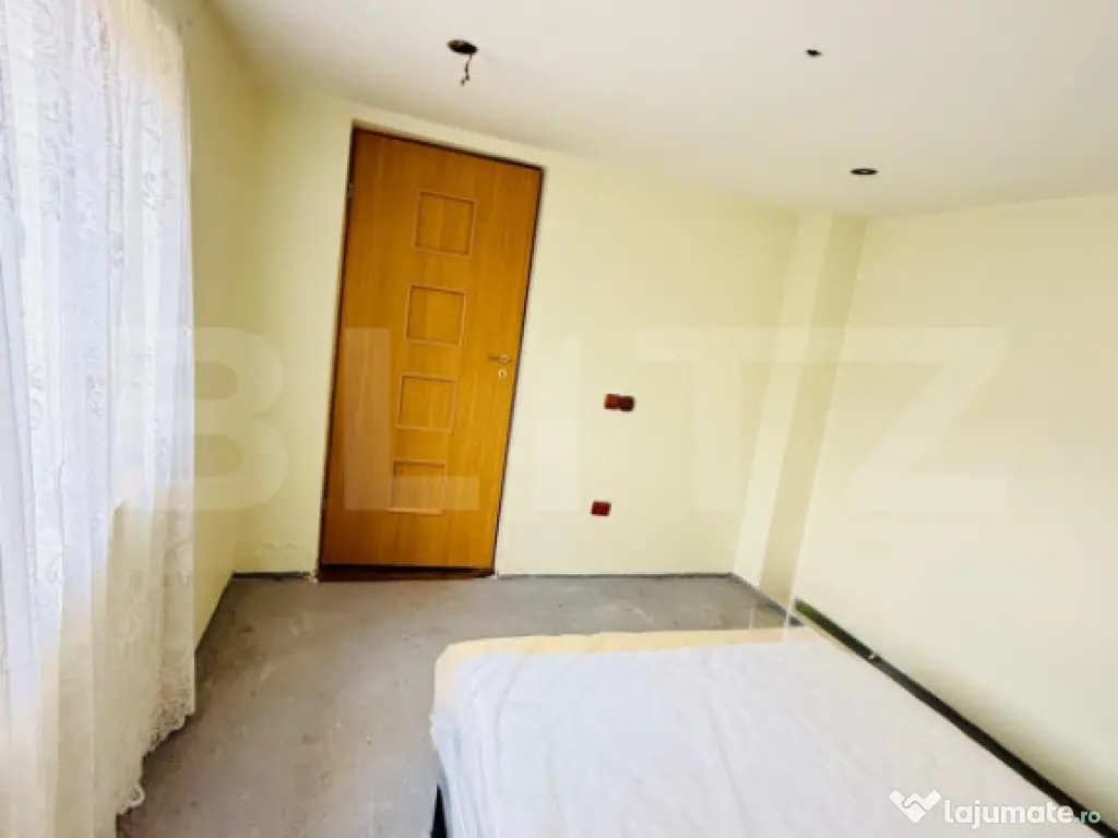 Casă bătrânească cu teren generos - VACARESTI 