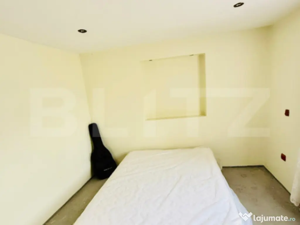 Casă bătrânească cu teren generos - VACARESTI 