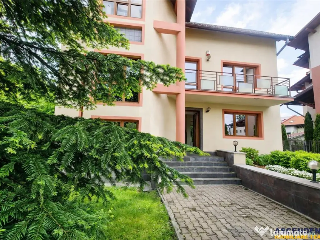 Vila impetuoasa pe 700mp teren:Spatiu versatil pentru locuin 