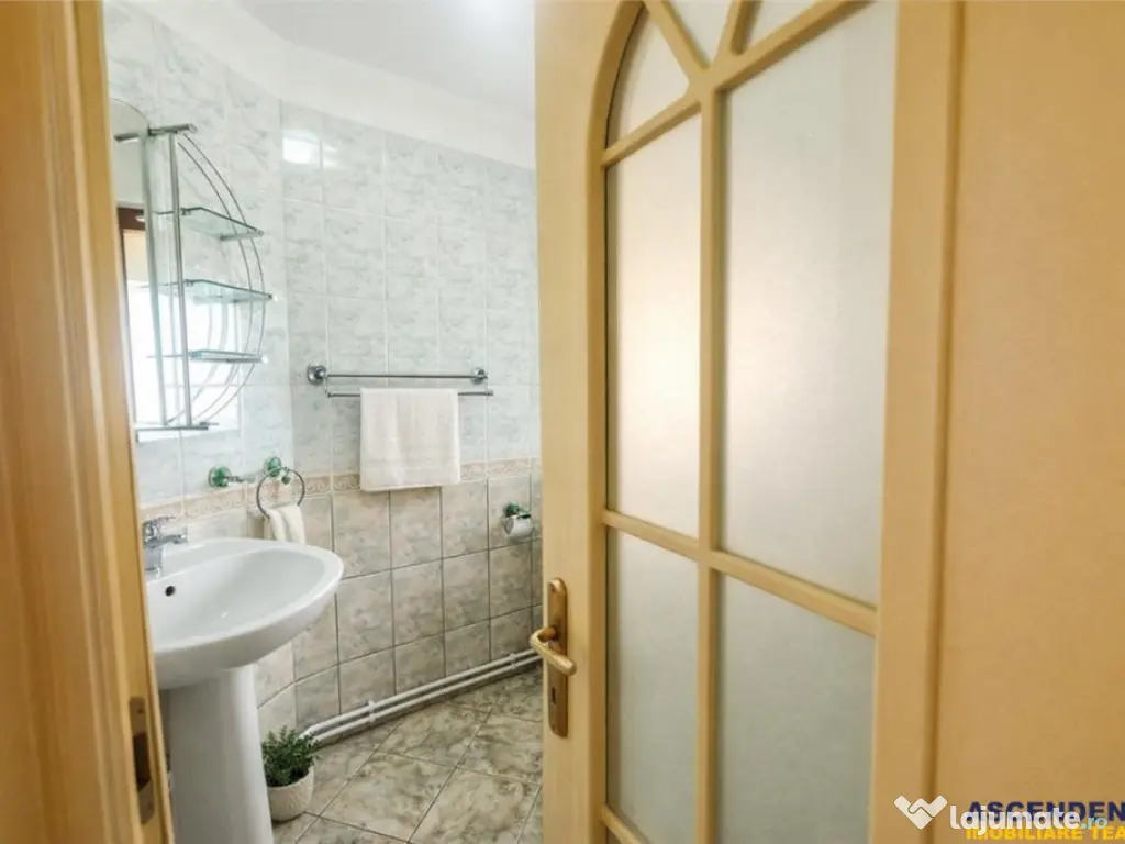 Vila impetuoasa pe 700mp teren:Spatiu versatil pentru locuin 