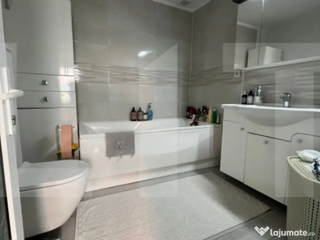 Casa de vanzare, 158 mp, zona Ronat 