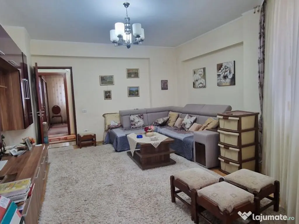 Liceul de Arta, 2 camere decomandate 61 mp