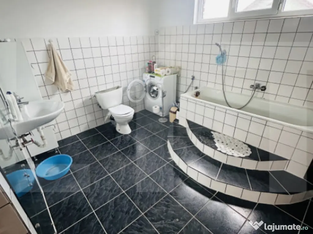 Apartament 4 camere, 100 mp utili, zona Gradiste