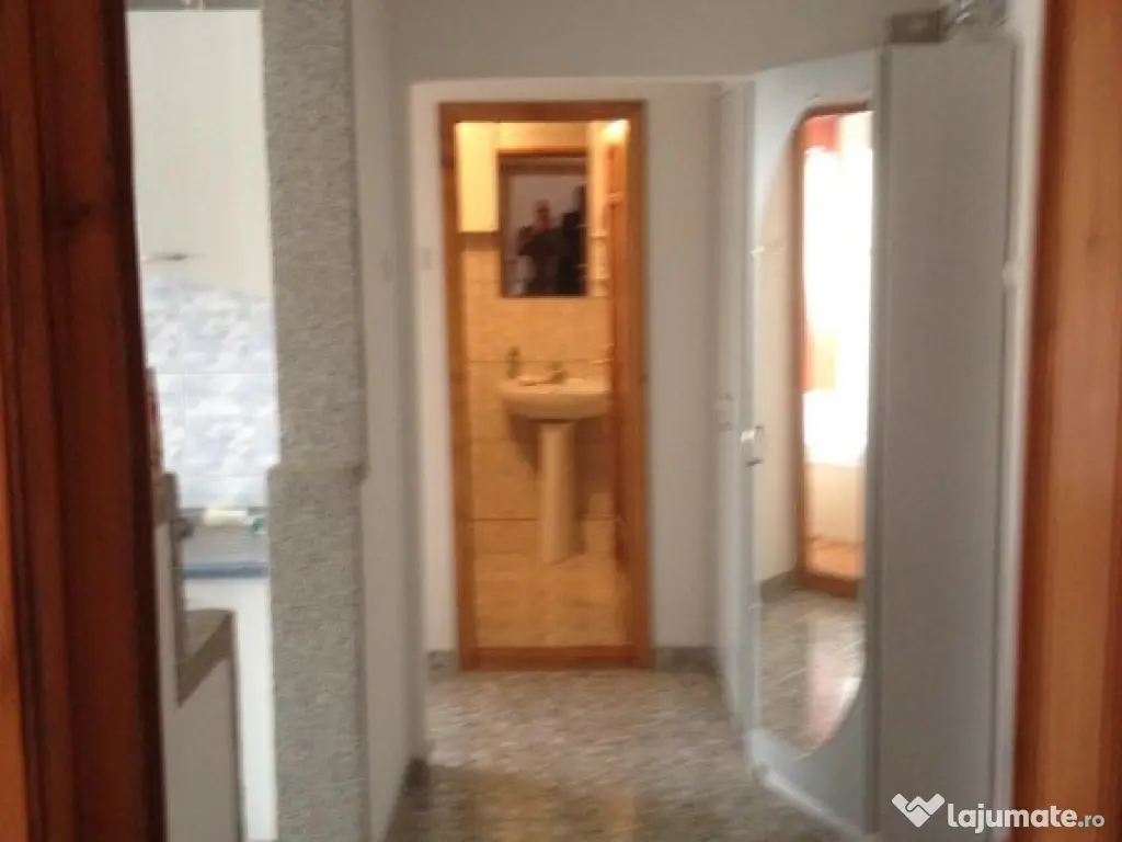 Republicii, zona buna, 2 camere, decom., etaj 3