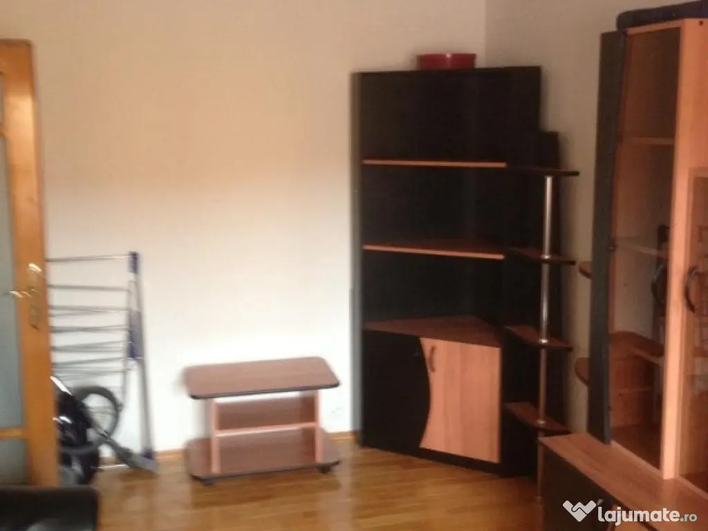 Republicii, zona buna, 2 camere, decom., etaj 3