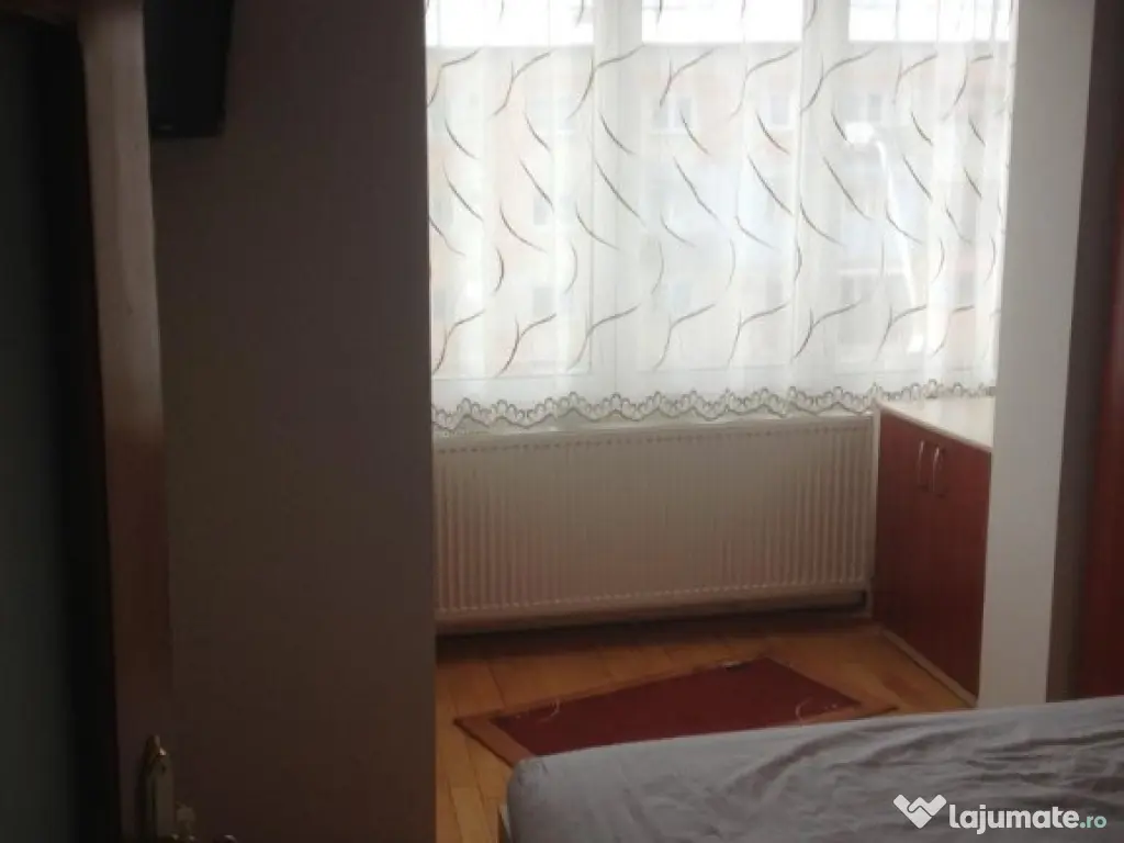 Republicii, zona buna, 2 camere, decom., etaj 3