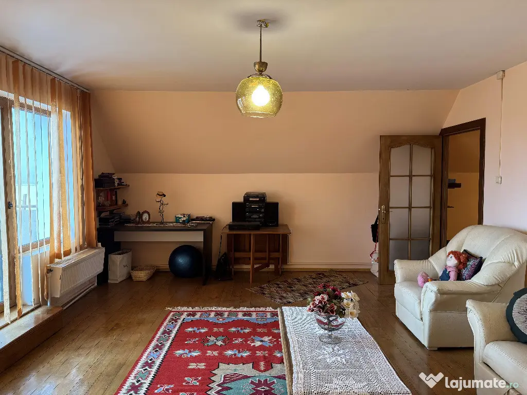 Vila P+M si ANEXA cu GARAJ, T = 1150 mp, D=28 m, Slatioara, zona centr