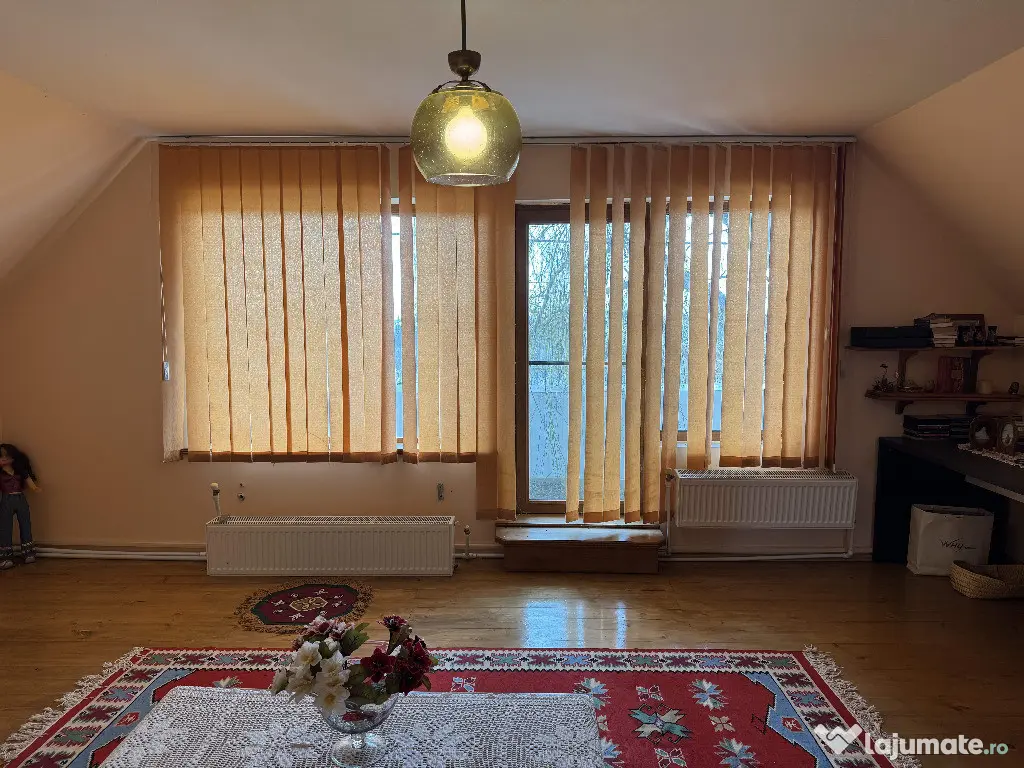 Vila P+M si ANEXA cu GARAJ, T = 1150 mp, D=28 m, Slatioara, zona centr