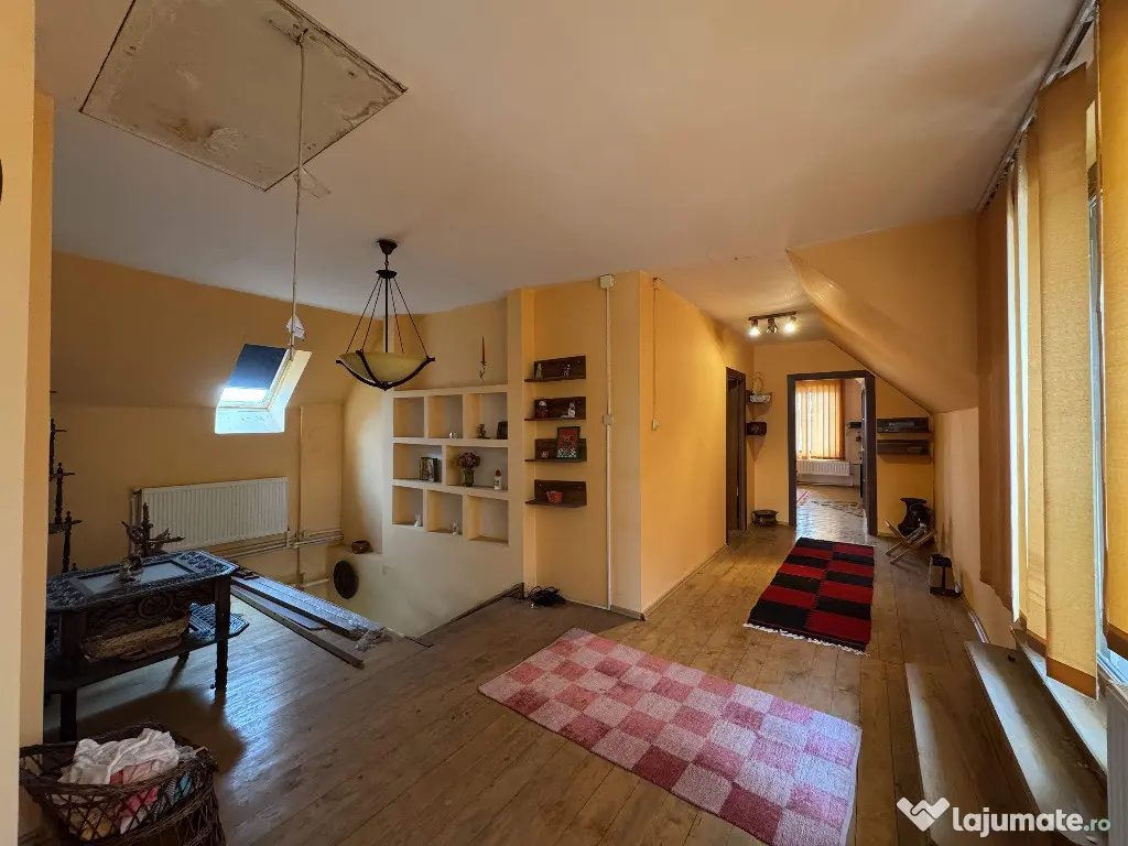 Vila P+M si ANEXA cu GARAJ, T = 1150 mp, D=28 m, Slatioara, zona centr