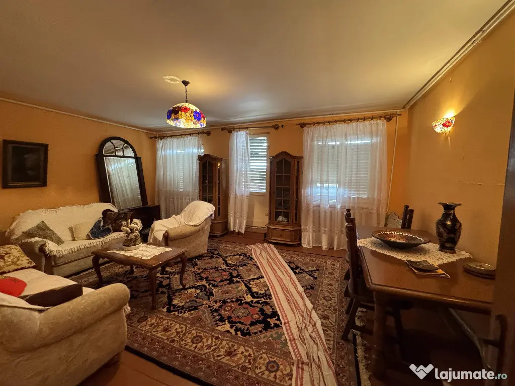 Vila P+M si ANEXA cu GARAJ, T = 1150 mp, D=28 m, Slatioara, zona centr