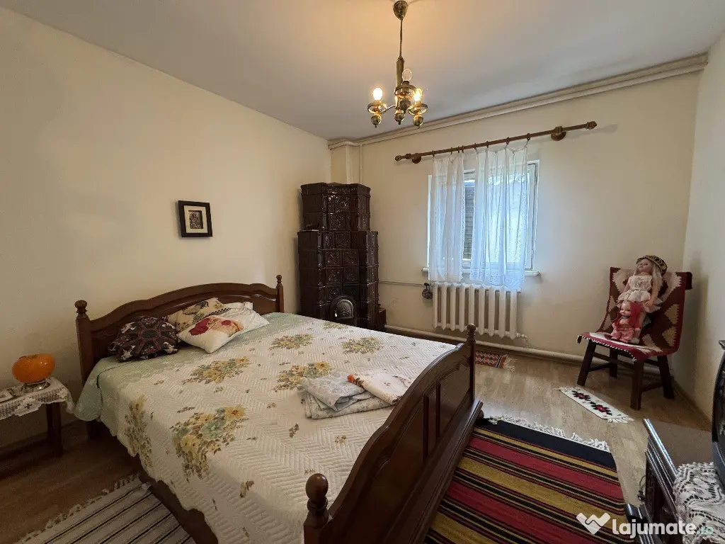 Vila P+M si ANEXA cu GARAJ, T = 1150 mp, D=28 m, Slatioara, zona centr