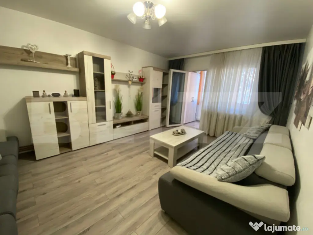 Apartament 3 camere, 75 mp, zona Soarelui