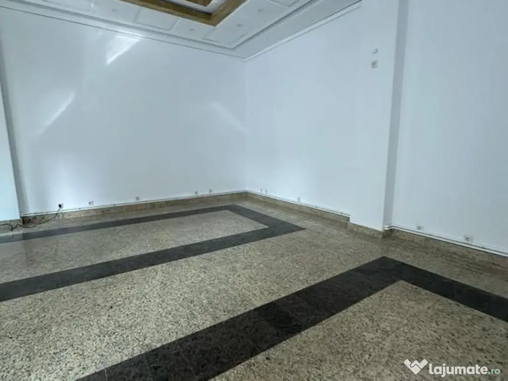 Zona Unirii 50 mp vad comercial stradal