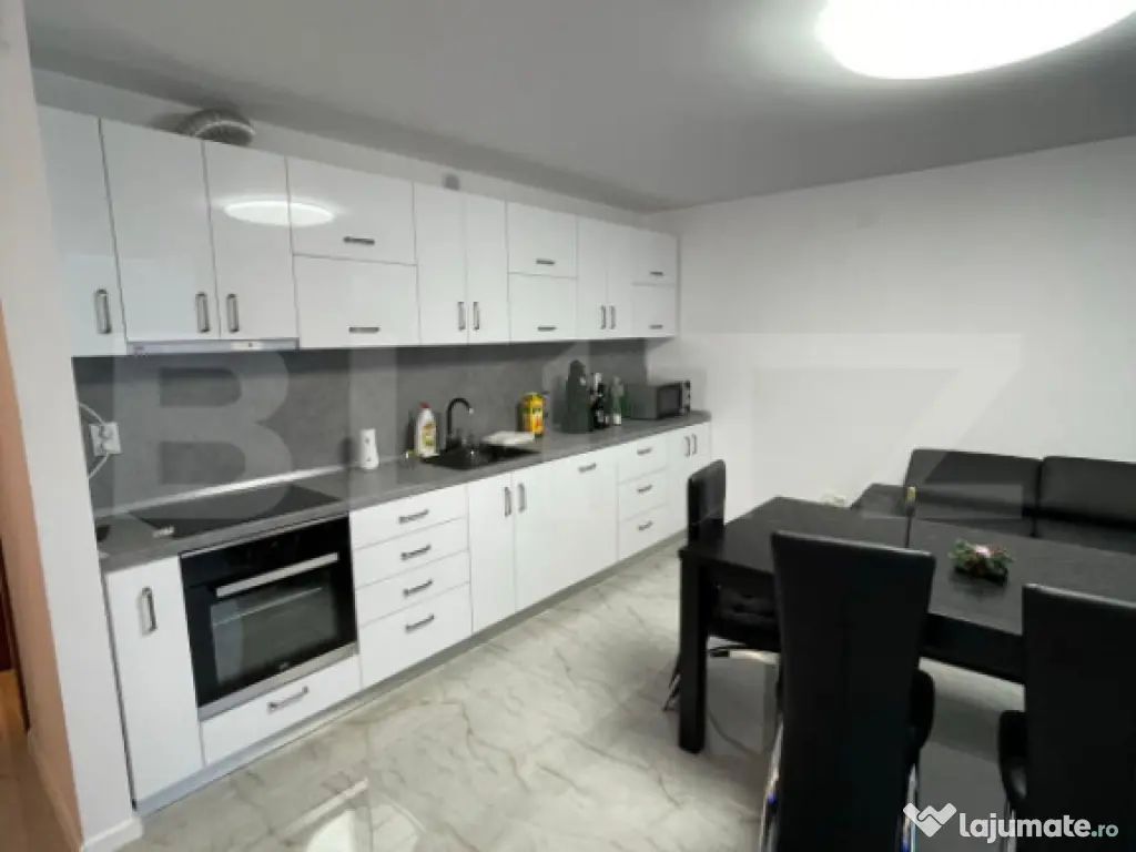 Apartament 3 camere, 89 mp, zona Piata Centrala 