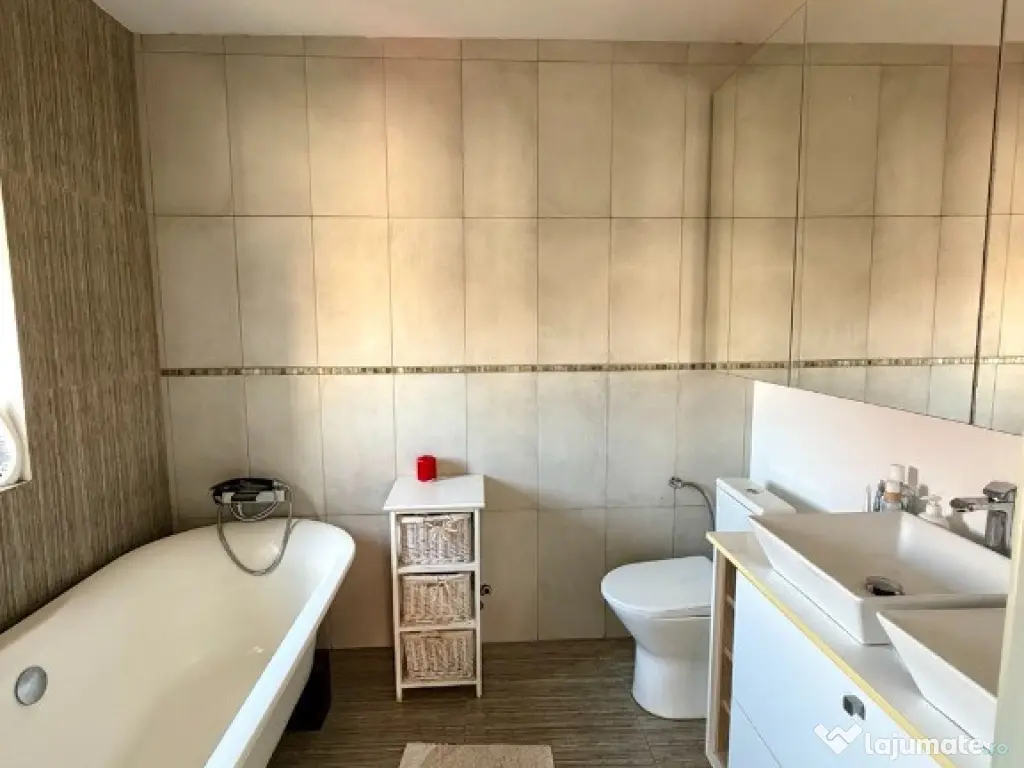 Casă 5 camere lângă Primăria Florești - transport și magazine aproape 