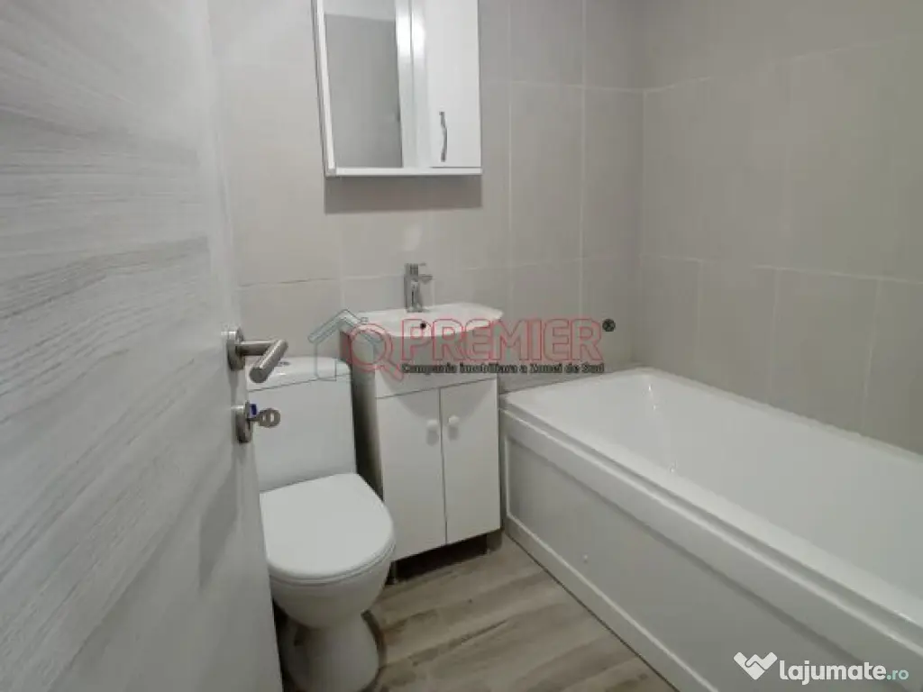 Sector 4 ! APARATORII PATRIEI - GARSONIERA + LOC PARCARE - 