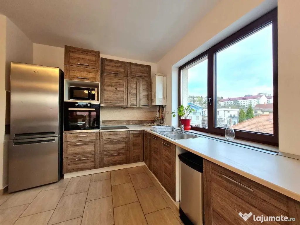 Apartament 4 camere,zona Frunzisului Manastur 