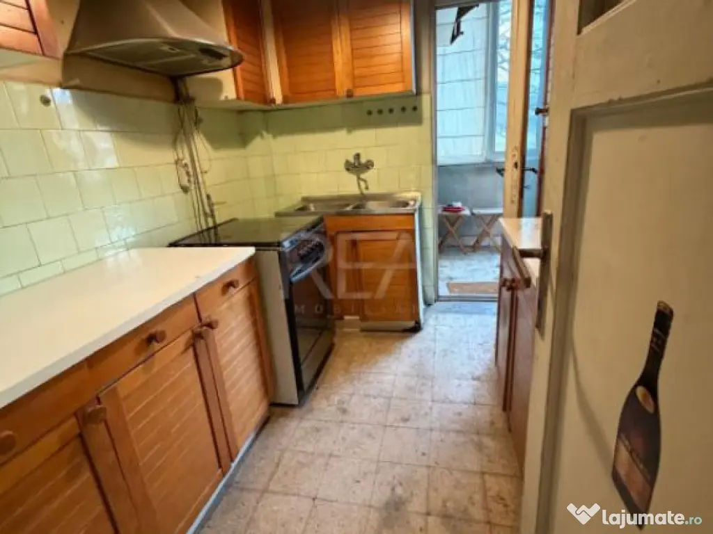 3 camere Piața Victoriei decomandat,garaj,et. 2,1968,metrou 