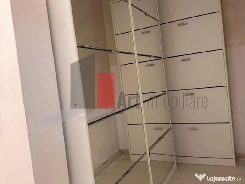 Vanzare apartament 3 camere si curte,loc de parcare Padur...