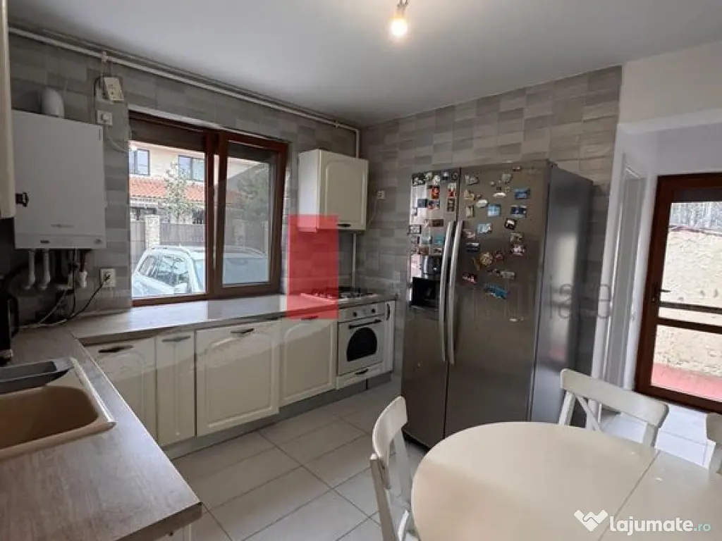 Vanzare apartament 3 camere si curte,loc de parcare Padur...