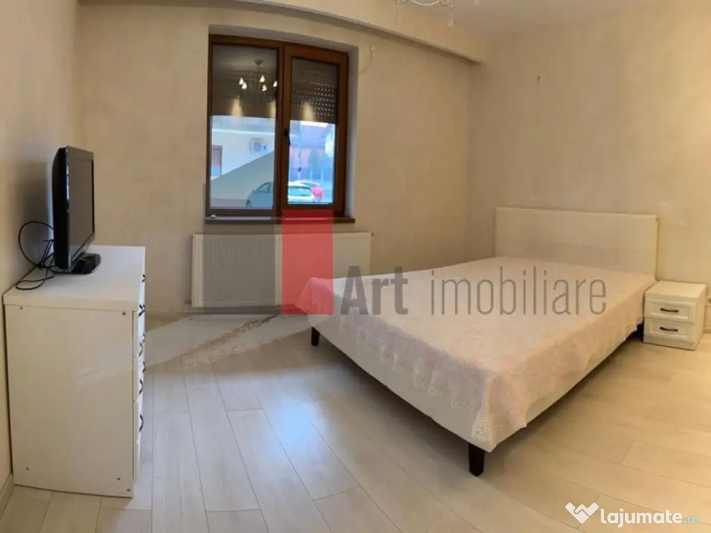 Vanzare apartament 3 camere si curte,loc de parcare Padur...