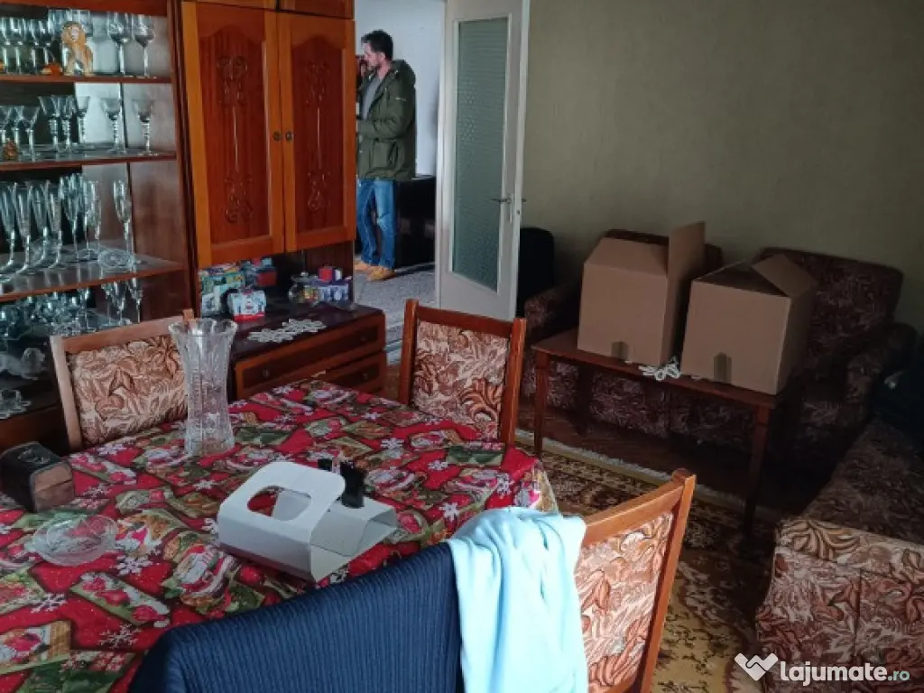 Apartament 3 camere de vanzare 