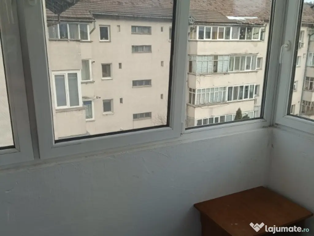 Apartament 3 camere de vanzare 