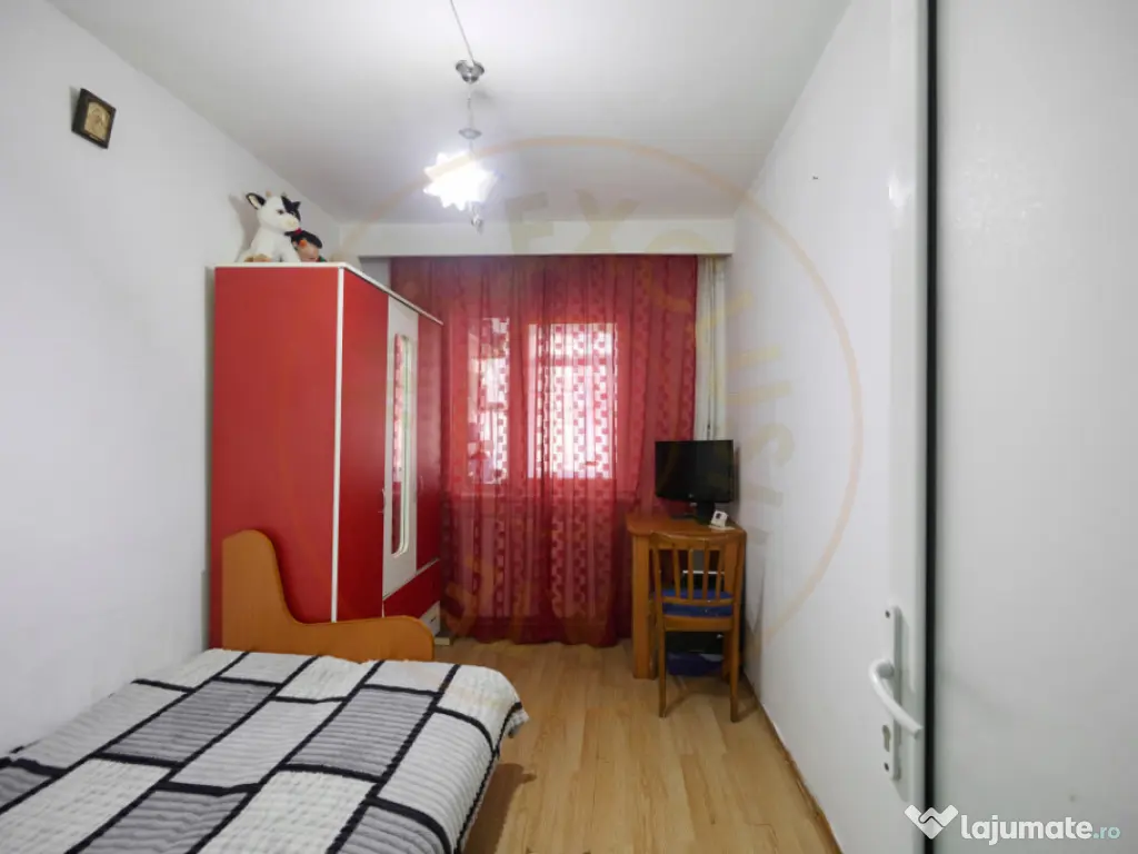 Apartament 3 Camere Trivale, strada Bradului- etaj 1, 