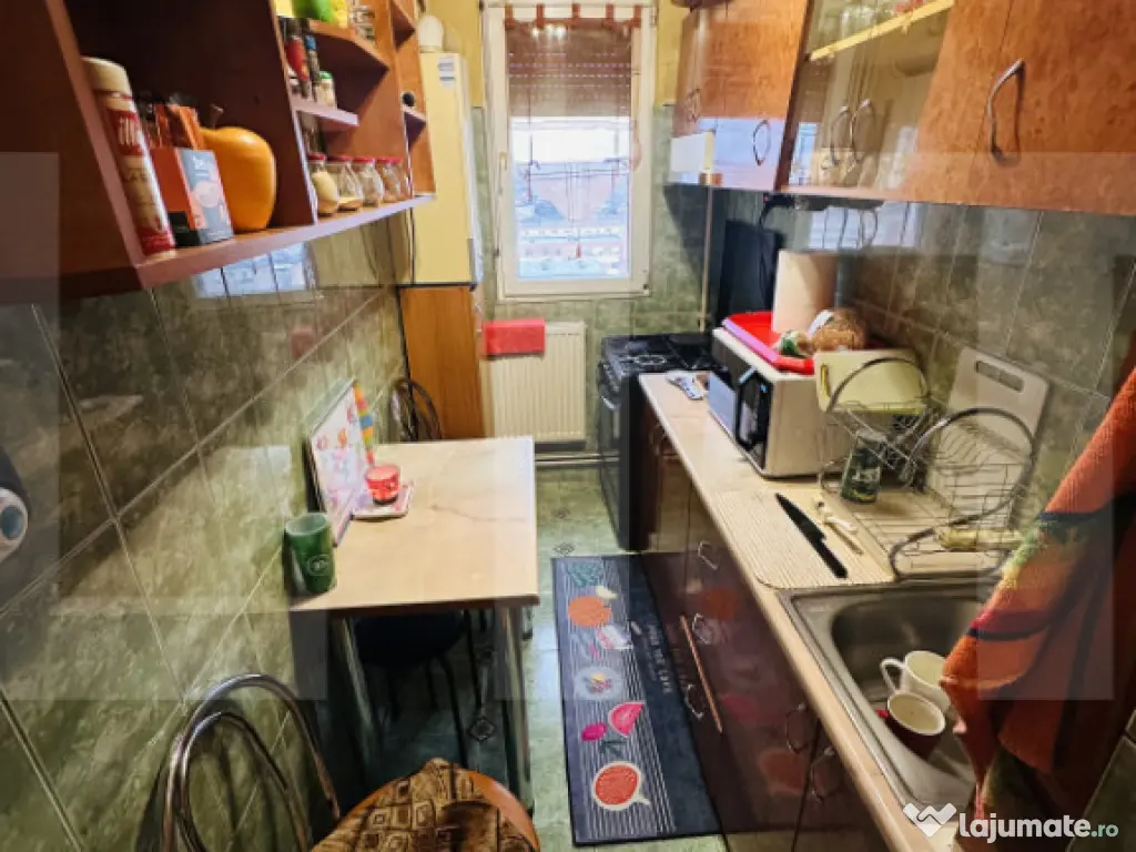 Apartament 3 camere, 50 mp, zona Vlaicu