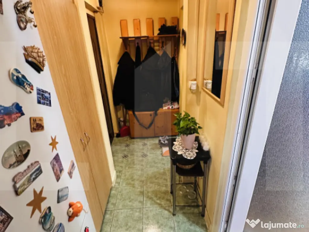 Apartament 3 camere, 50 mp, zona Vlaicu