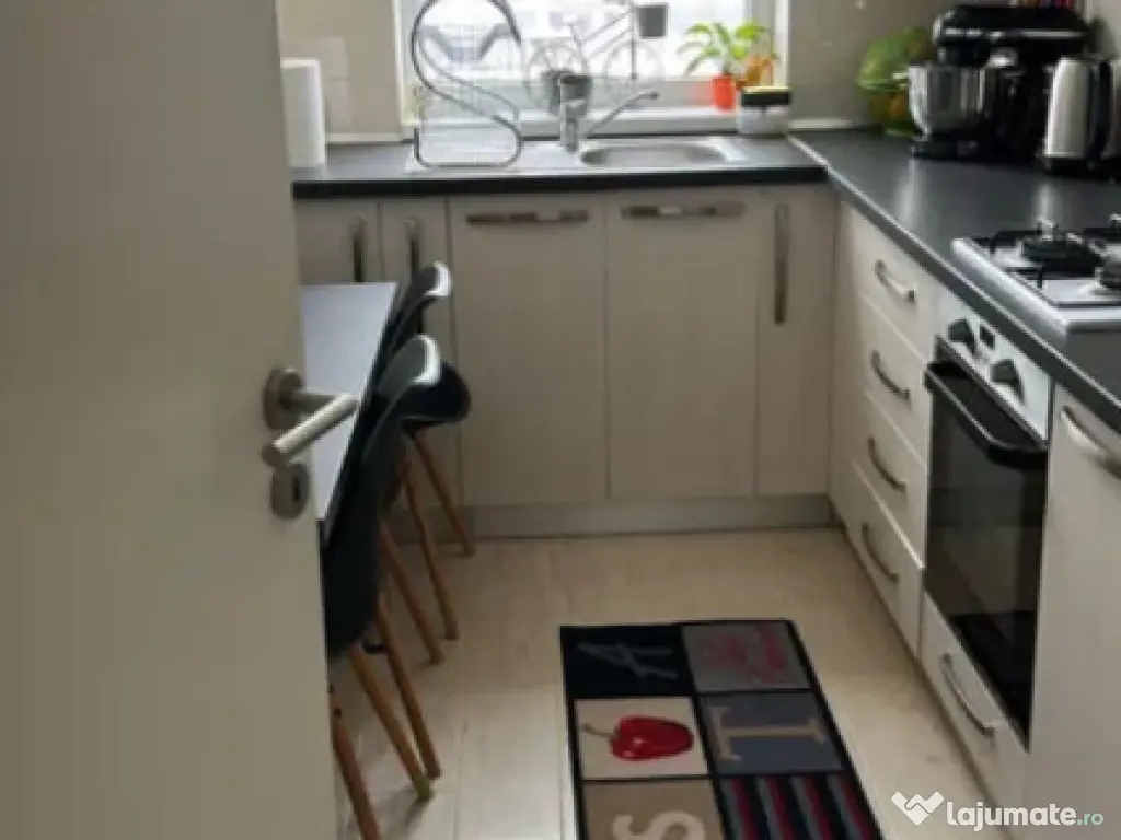 Apartament 2 camere, decomandat - zona Tractorul 