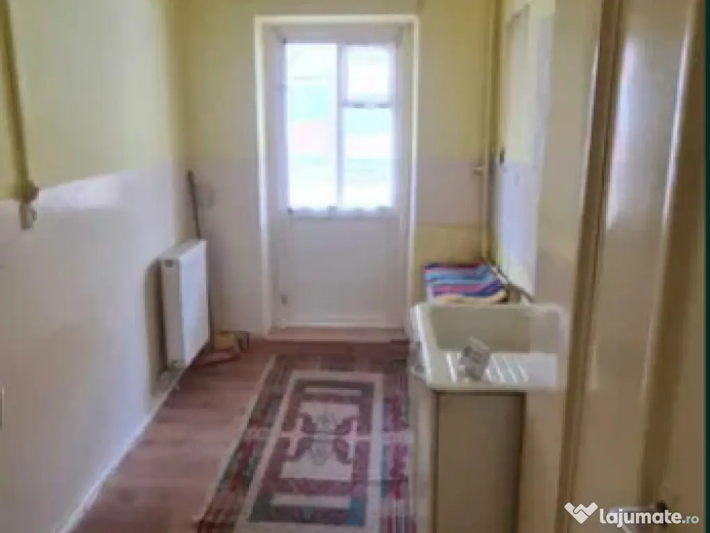 Apartament 2 camere, decomandat - zona Tractorul