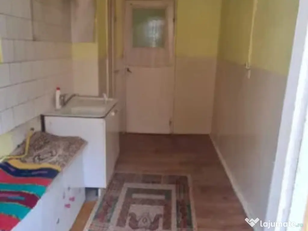 Apartament 2 camere, decomandat - zona Tractorul