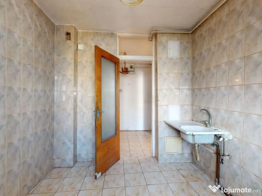 Apartament 3 camere decomandat 65 mp utili Bloc 1984 reab... 