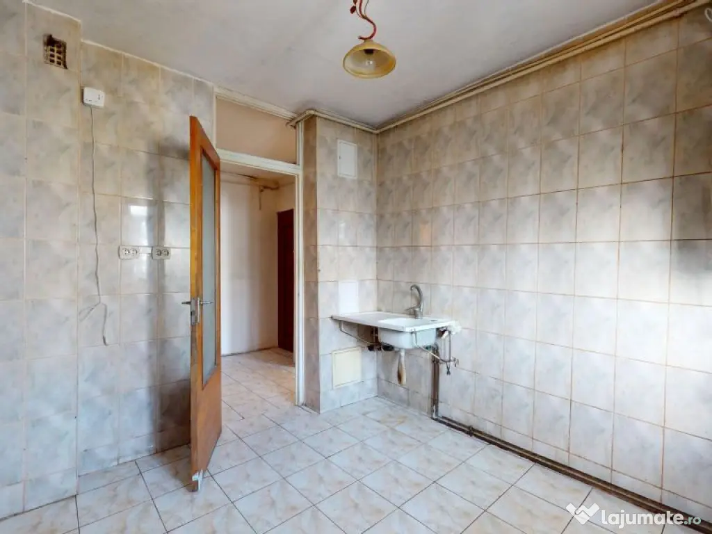 Apartament 3 camere decomandat 65 mp utili Bloc 1984 reab... 