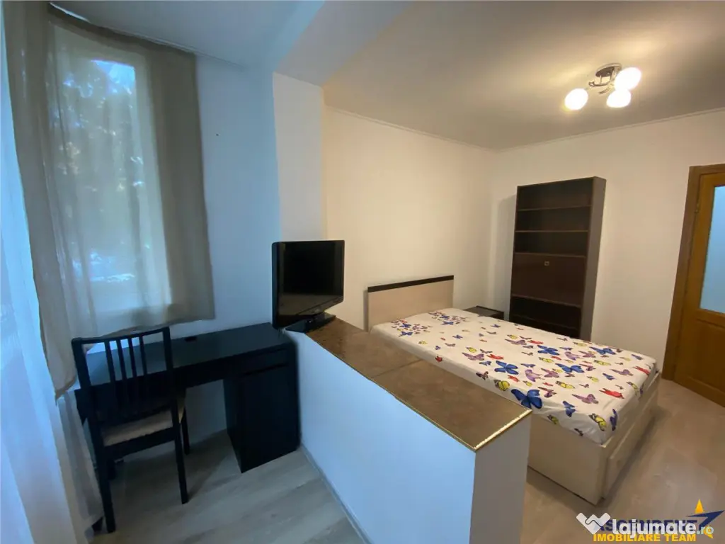 Decomandat, loc parcare, zona Grivitei, Brasov