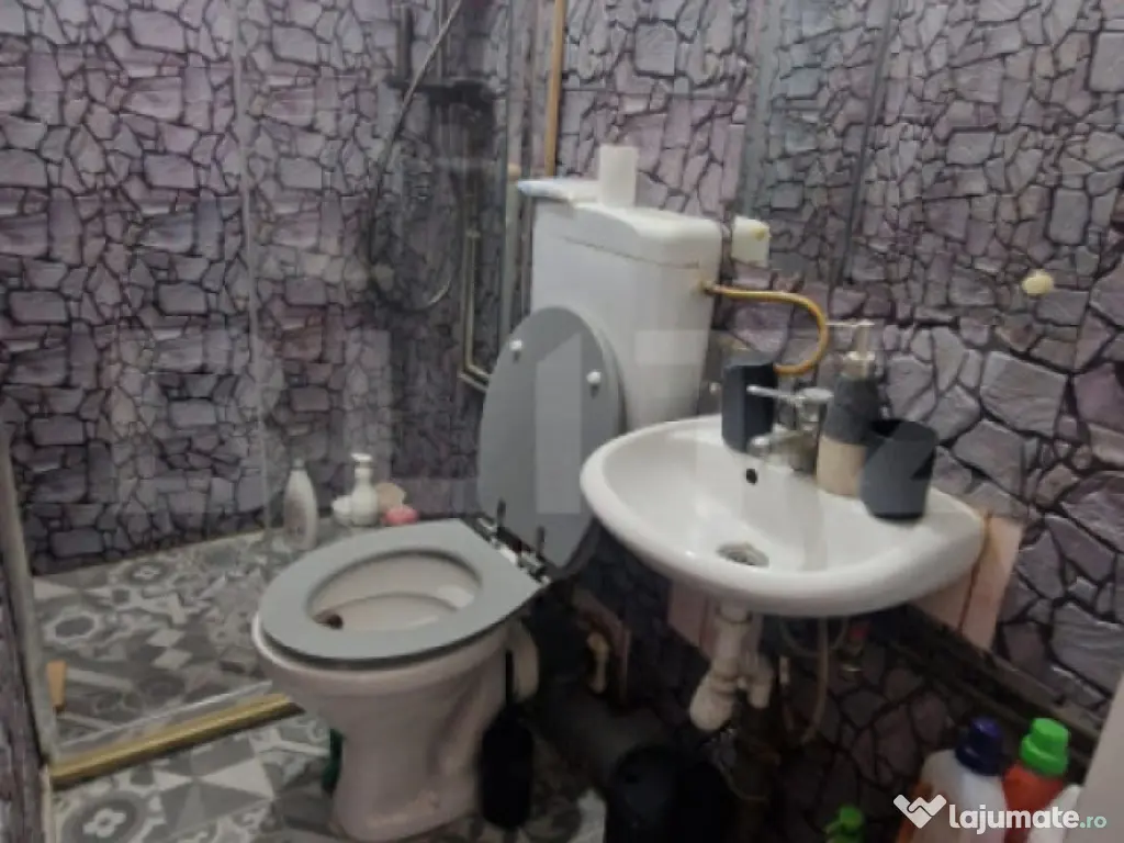 Garsoniera Centru Civic - cu baie si bucatarie vedere spre T