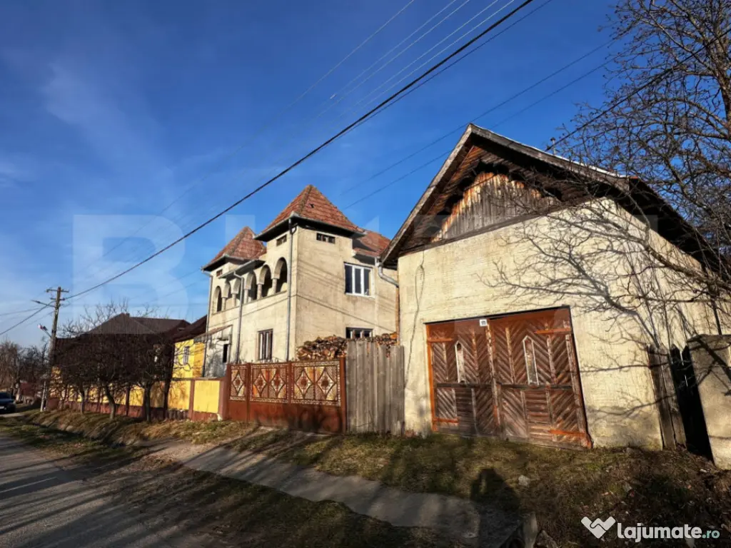 Casa cu 4 camere,baie, bucatarie,anexe.pivniță teren 2500 