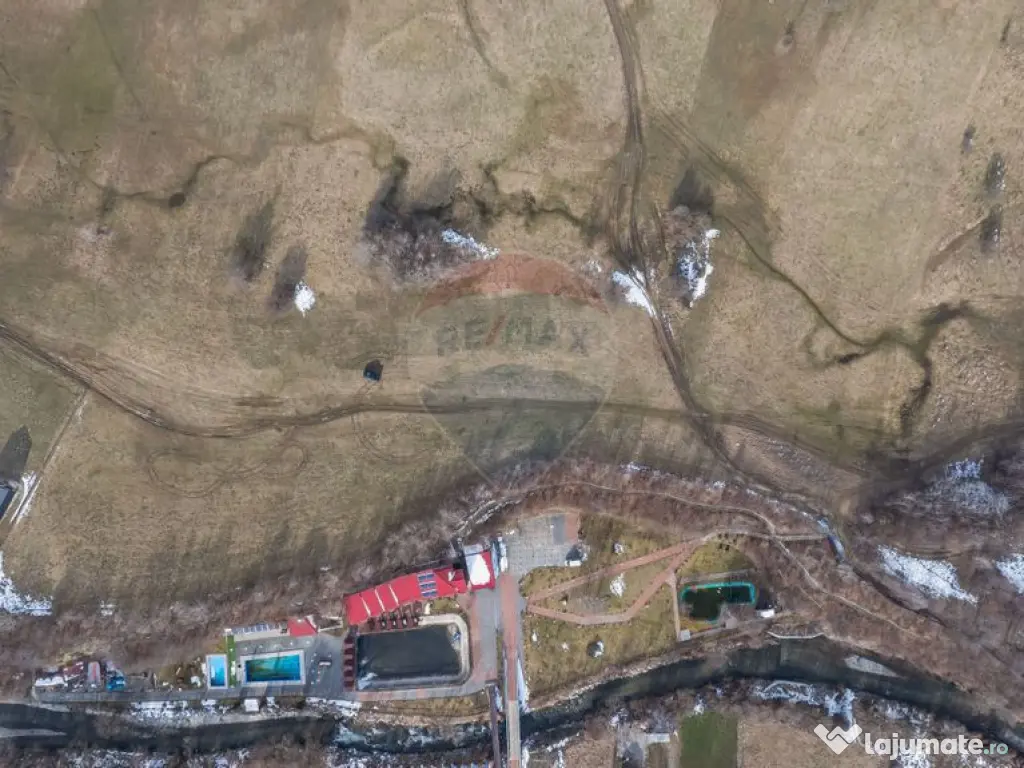 Teren Tohanul Nou 4500mp, in spate Wolf 