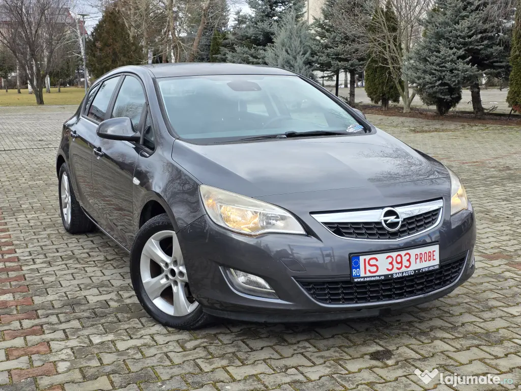 Opel Astra J 2011 1.7 CDTI 110 CP euro 5 / GARANTIE / RATE / LIVRARE