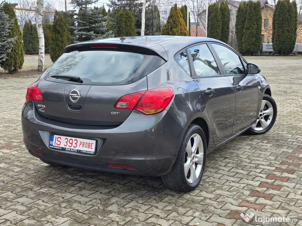 Opel Astra J 2011 1.7 CDTI 110 CP euro 5 / GARANTIE / RATE / LIVRARE