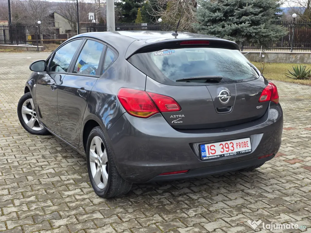 Opel Astra J 2011 1.7 CDTI 110 CP euro 5 / GARANTIE / RATE / LIVRARE