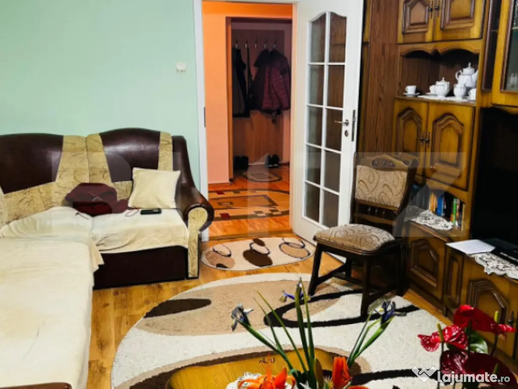 Apartament 3 camere, zonă semicentrală