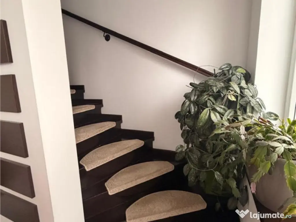 Casa de inchiriat zona Tractorul garaj