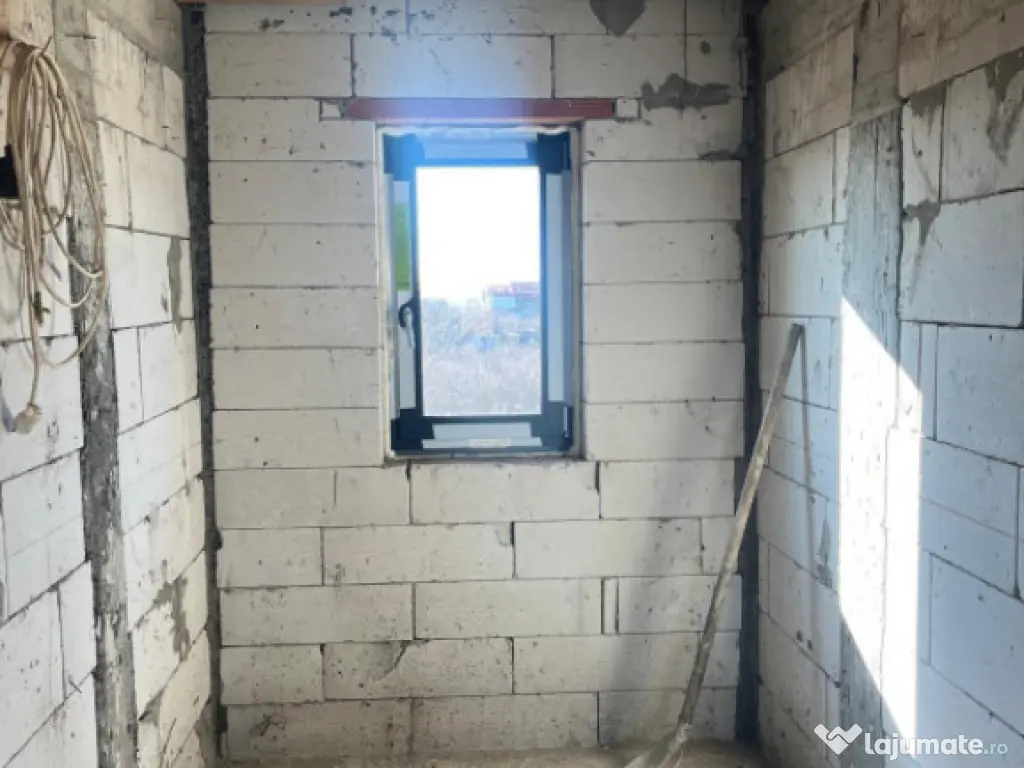 Casă semi-finisată P+M, 170 mp utili, 311mp teren, zona Ca