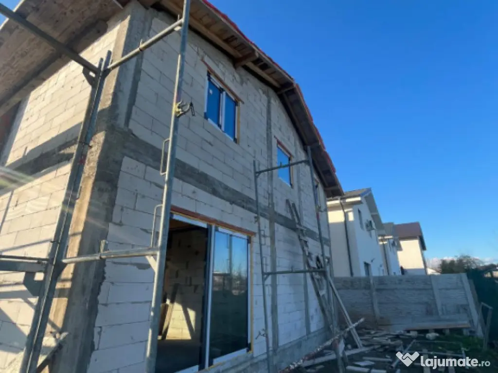 Casă semi-finisată P+M, 170 mp utili, 311mp teren, zona Ca