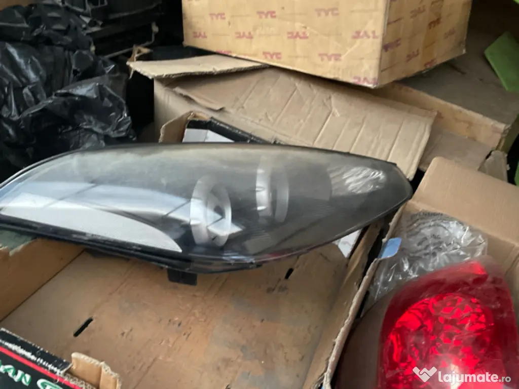 Far stanga -dreapta Hyundai coupe an 2009 