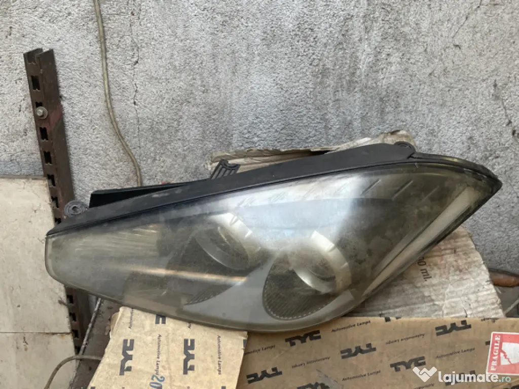 Far stanga -dreapta Hyundai coupe an 2009 