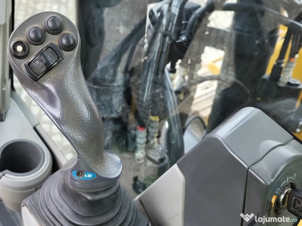 2017  Caterpillar 326 F 