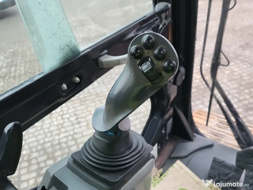 2017  Caterpillar 326 F 